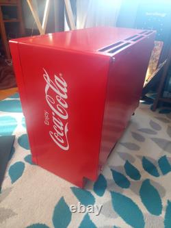 Reconditioned Coca-Cola Breakmate Countertop Coke Machine Reconditioned Coca-Cola Breakmate Countertop Coke Machine