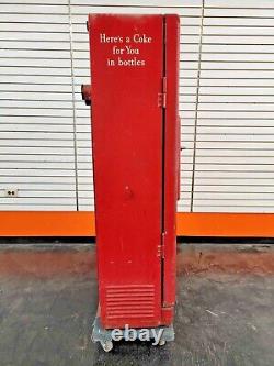 Red Cavalier C-51 Coke machine. 1950s, vintage. Perfect Working condition