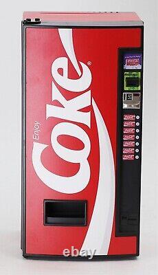 Replicade New Wave Toys Coca-Cola Classic Replica Vending Machine Mini Fridge