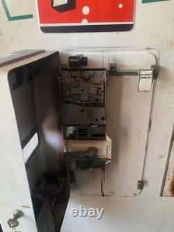 Seven Up VMC 110 Soda Machine, Very Scarce, FOB Southern California