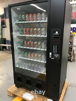 Soda & Beverage Vending Machine + GREAT condition + both sets of keys included