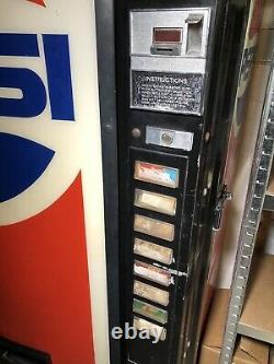 Soda Vending Machine Pepsi Dixie Narco Model DNCB 368 MC/216-8 Vending Machine