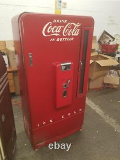 Texas Coca Cola bottled 1956 Coke Machine n working condition & all parts no key