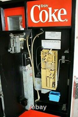 VINTAGE 1964 CAVALIER USS-8-64 Coca Cola MACHINE. COKE. Good working condition