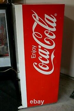 VINTAGE 1964 CAVALIER USS-8-64 Coca Cola MACHINE. COKE. Good working condition