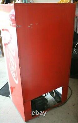 VINTAGE 1964 CAVALIER USS-8-64 Coca Cola MACHINE. COKE. Good working condition