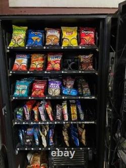 Vending machine USI Model 3208 / Snack And Soda Combination