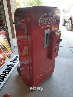 Vendo 39 Coke Coca Cola machine