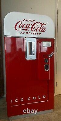 Vendo 39 Coke / Coca-cola Vending Machine