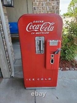 Vendo 39 Coke machine 1950's Coca Cola in Bottles
