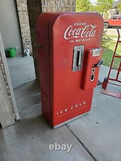 Vendo 39 Coke machine 1950's Coca Cola in Bottles