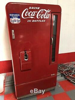 Vendo 39 Working Cooling Antique Coke Machine