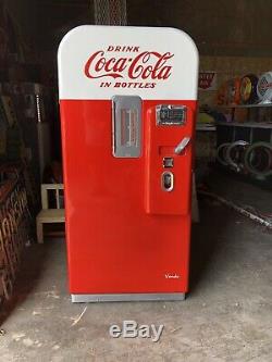 Vendo 39 Working Cooling Antique Coke Machine
