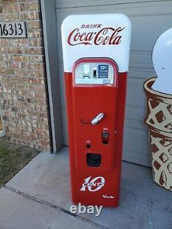 Vendo 44 coke machine
