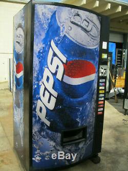 Vendo 621 Bottles/Cans Soda Vending Machine