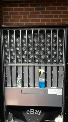 Vendo 721 Soda Can/Bottle Drink Vending Machine Flat Front Live Display
