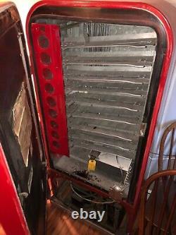 Vendo 81'51 Coke Machine. Works perfectly. Excellent condition