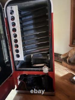 Vendo 81 Coca-Cola Machine 1950s Vintage