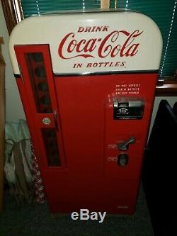 Vendo 81 Coke Machine