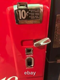 Vendo 81b/ Coca Cola/ Coke Machine/ Restored & Works Great