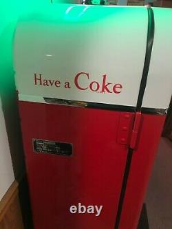Vendo 81b/ Coca Cola/ Coke Machine/ Restored & Works Great