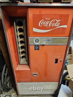 Vendo Coca-Cola Soda Vending Machine Red Collectible 25 Cent