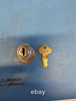 Vendo VMC 56, 81, 110 Coca Cola Coke Pepsi Machine Lock And Key Original PR503