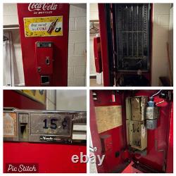 Vendo Vintage Coca-Cola Coin-Operated Soda Vending Machine 15¢