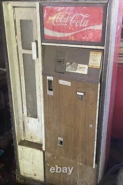 Vendo vintage coke machine