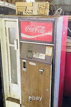 Vendo vintage coke machine
