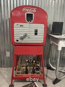 Vendorlator Model 27 Coca Cola Machine circa 1950's fully Functional