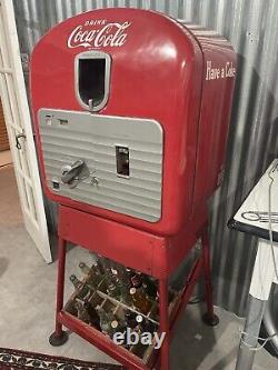 Vendorlator Model 27 Coca Cola Machine circa 1950's fully Functional