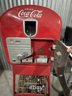 Vendorlator Model 27 Coca Cola Machine circa 1950's fully Functional