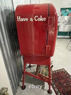 Vendorlator Model 27 Coca Cola Machine circa 1950's fully Functional