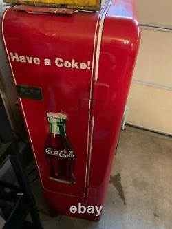Vendorlator VMC 33 Coke Machine -It Works and in Excellent Condition