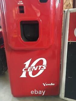 Very rare v44 coca cola machine. Needs New Door Latch