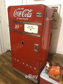 Vintage 10-cent Vendo 83 Coca-Cola machine Restored