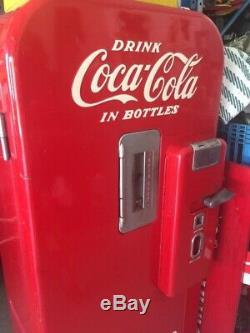 Vintage 1940s Vendo 39 Antique Coke Machine. Original