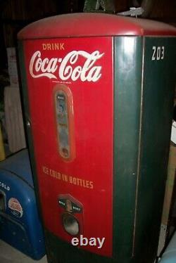 Vintage 1941 Mills Model 45 Coca Cola Machine / All Original Paint! Very Rare