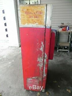 Vintage 1950's Coca Cola Vendo H110 F 10 Cent Soda Vending Machine