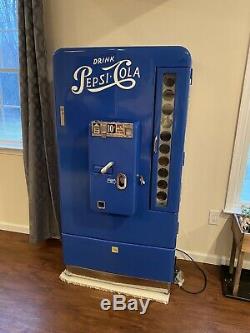 Vintage 1950's Vendorlator VMC 110 Pepsi Machine fully restored Coke Beer Soda