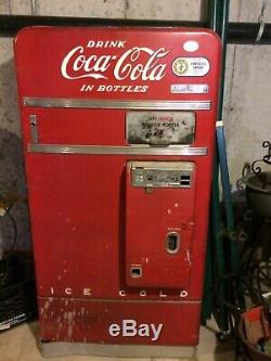 Vintage 1950s Vendo Coke Machine, Model F83N, 15 Cents