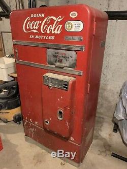 Vintage 1950s Vendo Coke Machine, Model F83N, 15 Cents