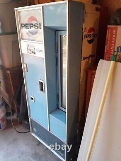 Vintage 1960s Pepsi Machine