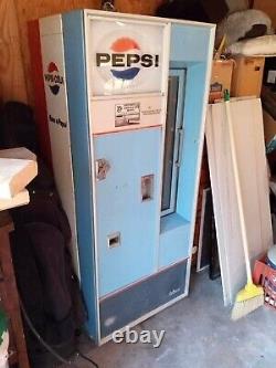 Vintage 1960s Pepsi Machine