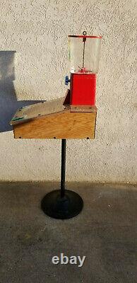 Vintage Bear Hunting Game trade stimulator interactive Gumball Machine & Stand