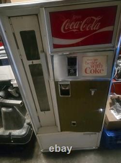 Vintage Cavalier Coke Machine 1960s 25 Cents Model No. Css-8-64 Fully Functional