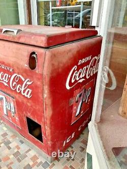 Vintage Coca-Cola/7-Up Machine