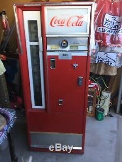 Vintage Coca Cola Bottle Vending Machine