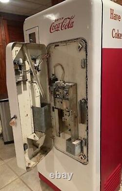 Vintage Coca Cola Cavalier 72 Machine